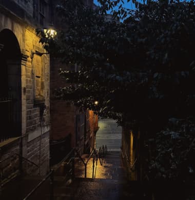 Intérieur chaleureux, lumière tamisée
